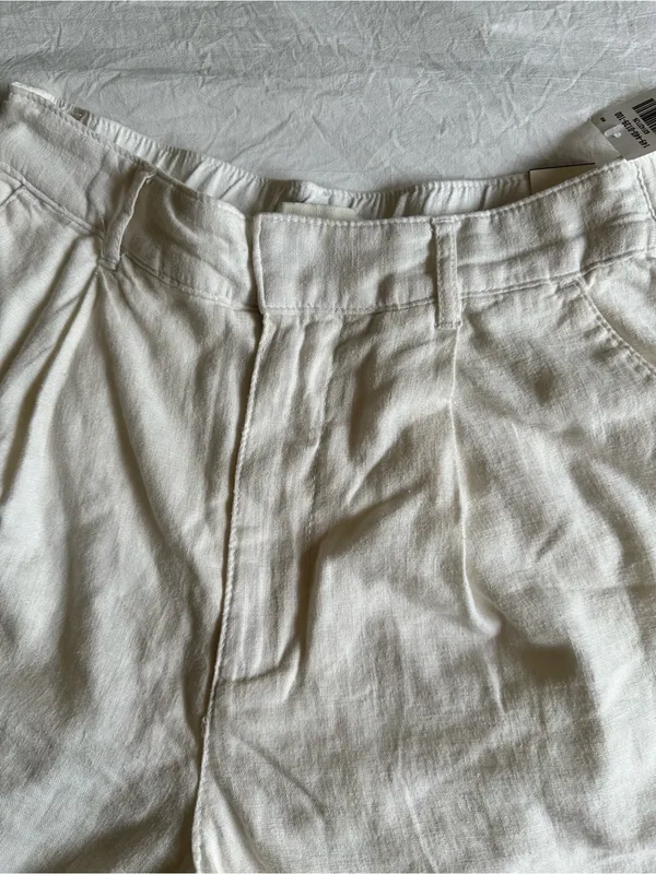 NWT Abercrombie & Fitch Women's High-Rise White Linen-Blend Shorts - Image 2