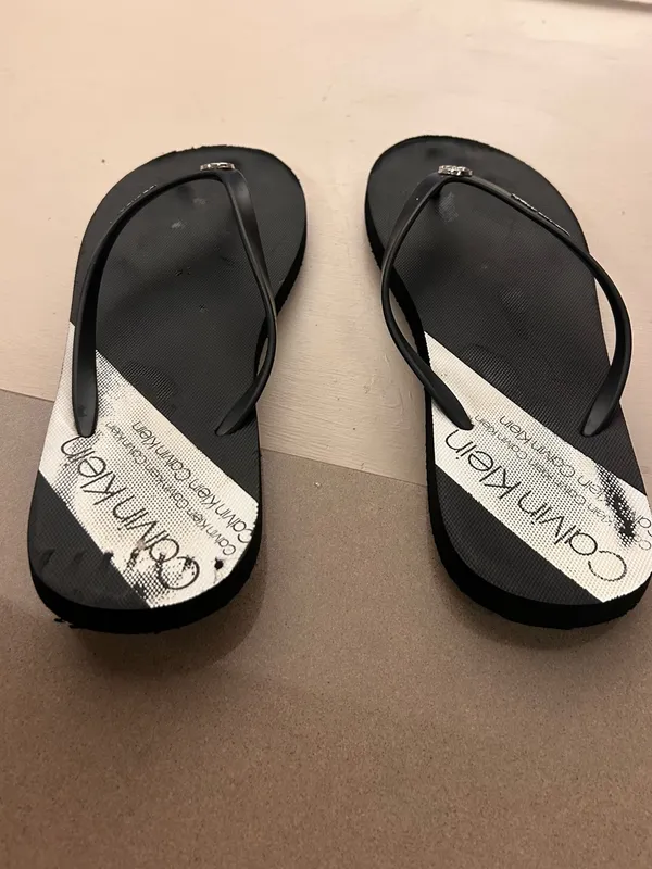 Calvin Klein Black and White Logo Strap Flip Flop Sandals 11-12 - Image 6