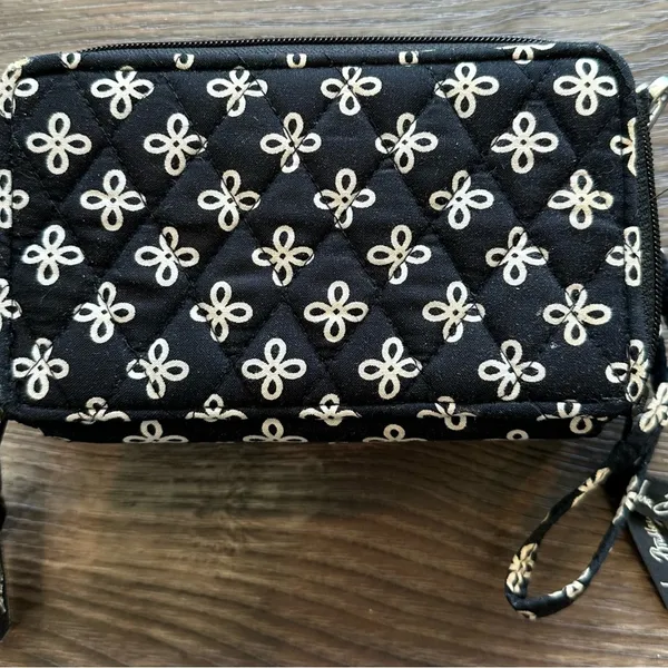 Vera Bradley RFID All In One Clutch Wristlet Resort Medallion Black And‎ White - Image 2