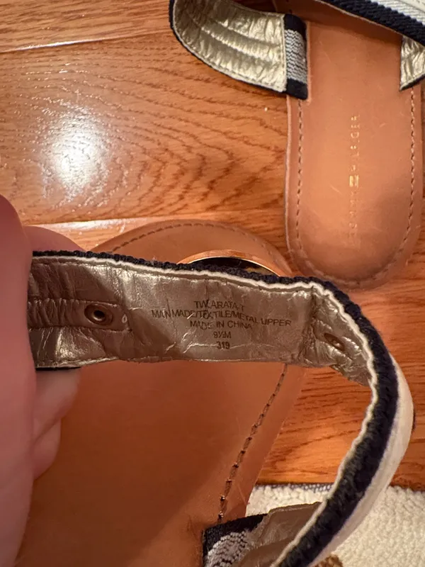 Tommy Hilfiger flip flops - Image 4