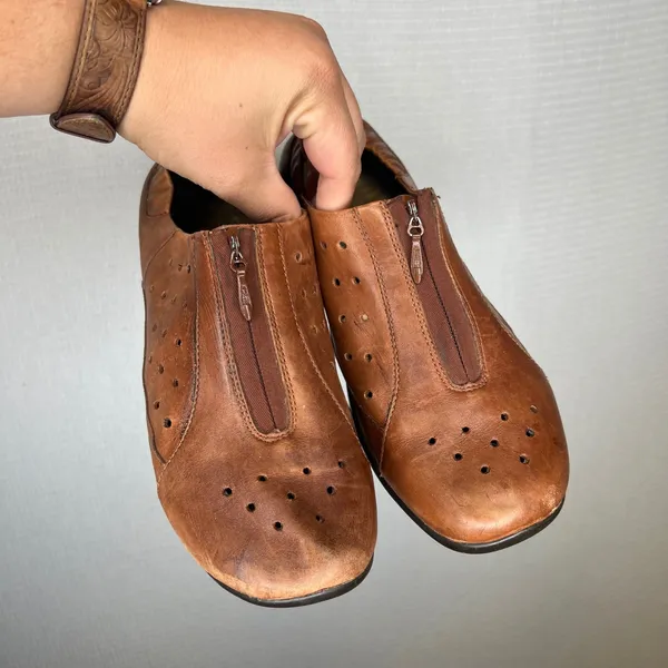 Dansko Womens Brown Leather Front Zip Perforated Loafers Size 40 US 9.5-10 - Image 2