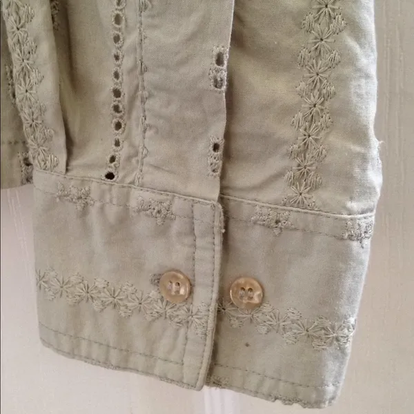 FINAL MARKDOWN Ladies White Stag LS Embroidered Blouse small - Image 3