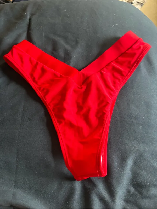 Red V - Image 3