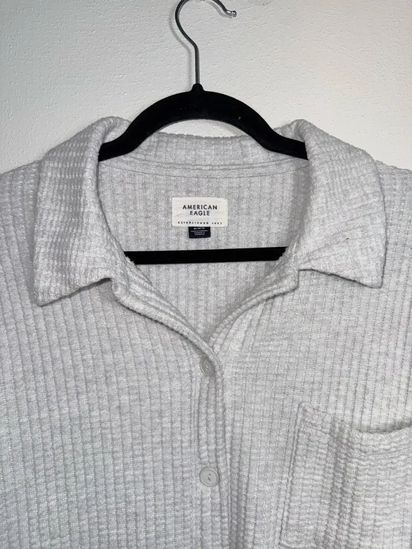 American Eagle Waffle Knit Shacket Light Gray Pocket Button Front - Image 2