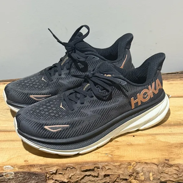 Hoka Women’s Clifton 9‎ Sneaker in Black/Rose Gold Size 7.5 B20 - Image 2