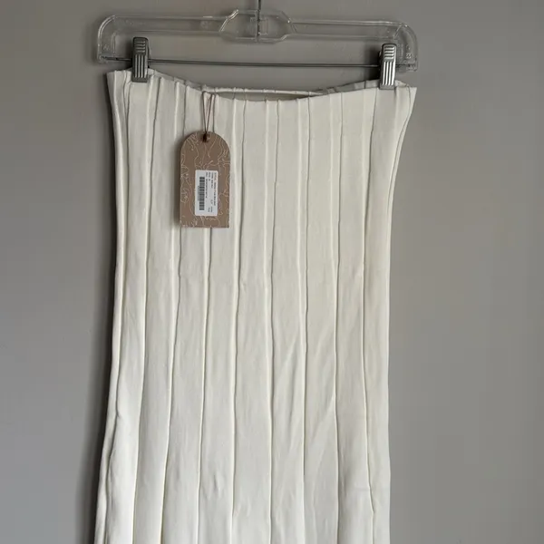 NEW Meshki White Jasmyn Wide Ribbed Flute Skirt in White Medium - Image 4