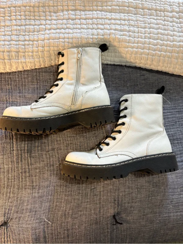 Sincerely Jewels leather “Harley” boot with side zip. - Image 4