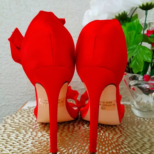Elegant Red Ruffle Heels Size 7.5 - Image 6