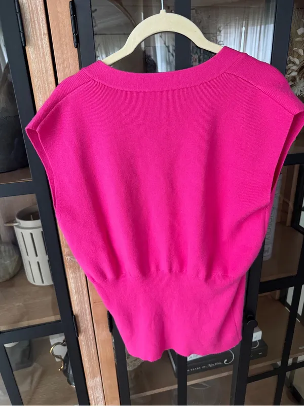 Commense knit top sweater vest Buttoned detail vneck babydoll asymmetrical - Image 9