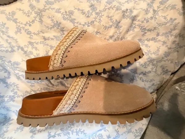 The Sak Leather Slipons - Image 4