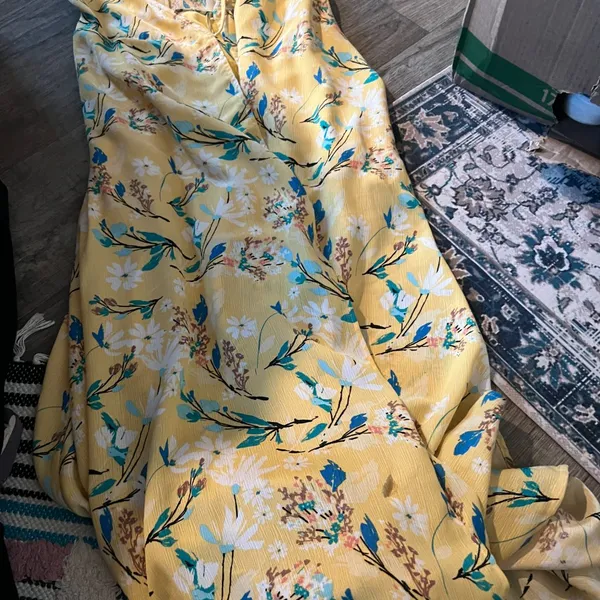 Lulu's Exclusive Yellow Wrap Dress. ‎ M - Image 9