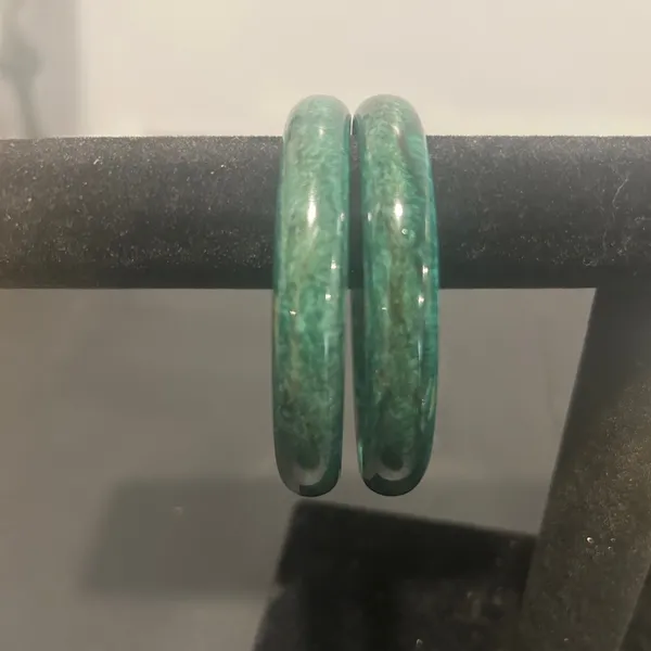 Elegant Green Bangle Bracelets - Image 8