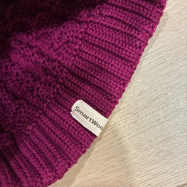 Smartwool Women’s Ski Town Hat Purple Pom Pom Wool Cable Knit One Size - Image 6