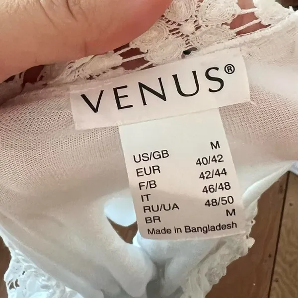 venus white cutout top size m - Image 4