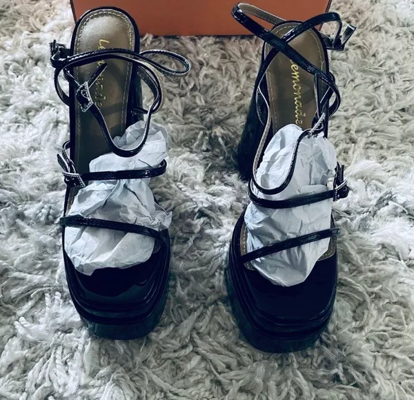 NIB Black Patent Platform Heels Size 6 - Image 3