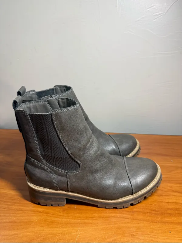 Time and Tru Chunky Black Chelsea Boots Lug Sole Grey Slip On Bootie W10‎ - Image 3