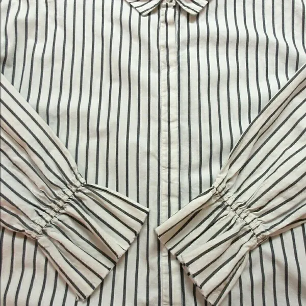 Sanctuary Hazel Boy button front  blouse size large - Image 4