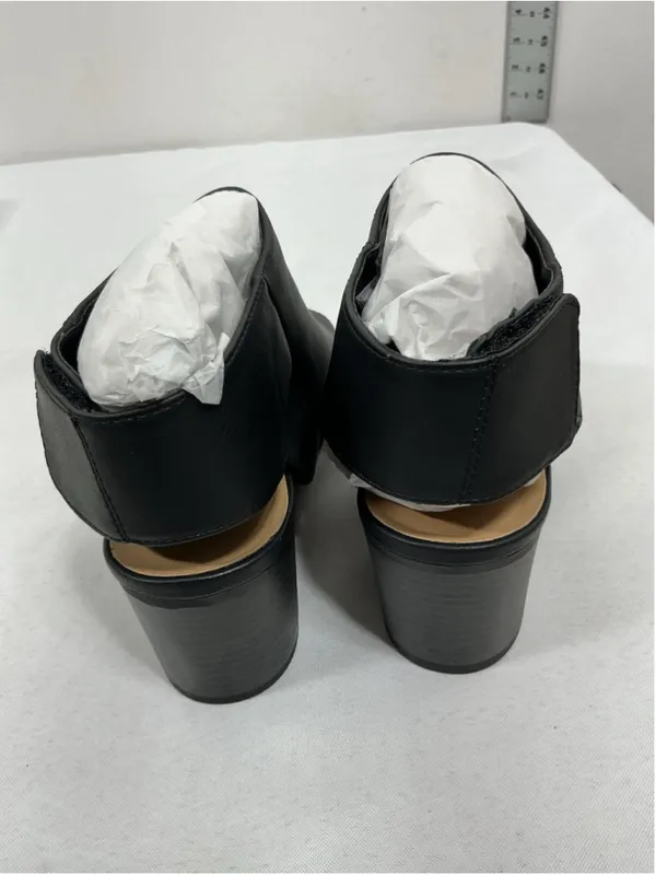 Womans New In Box City Classified Harlyn Peep Toe Sling Back Booties 8 Black - Image 4