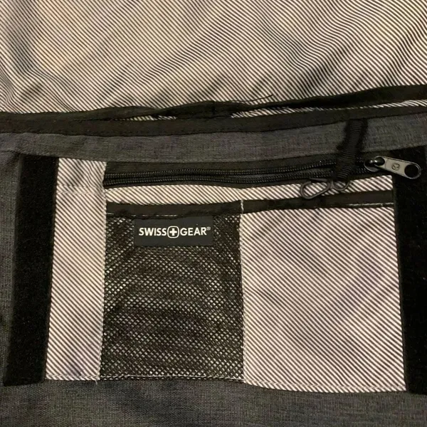 Swiss Gear Messenger / Laptop Bag. Adjustable strap Shoulder Pad - Image 4