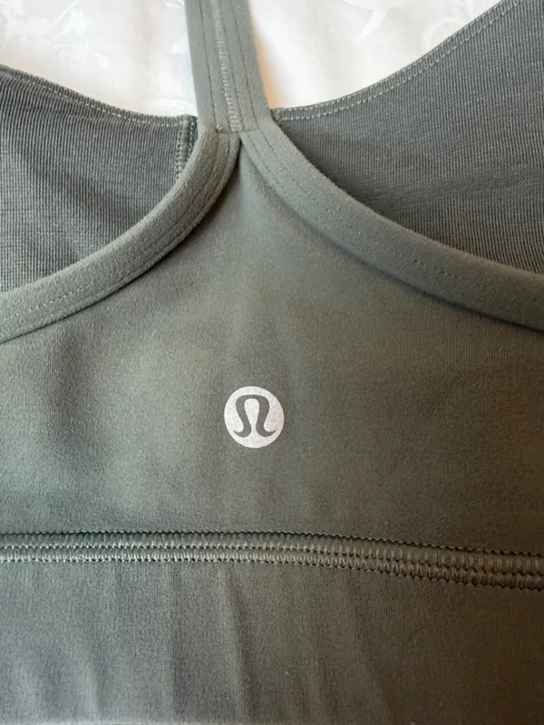 Lululemon Women's green Strappy Sports Bra sz 12 - Image 3