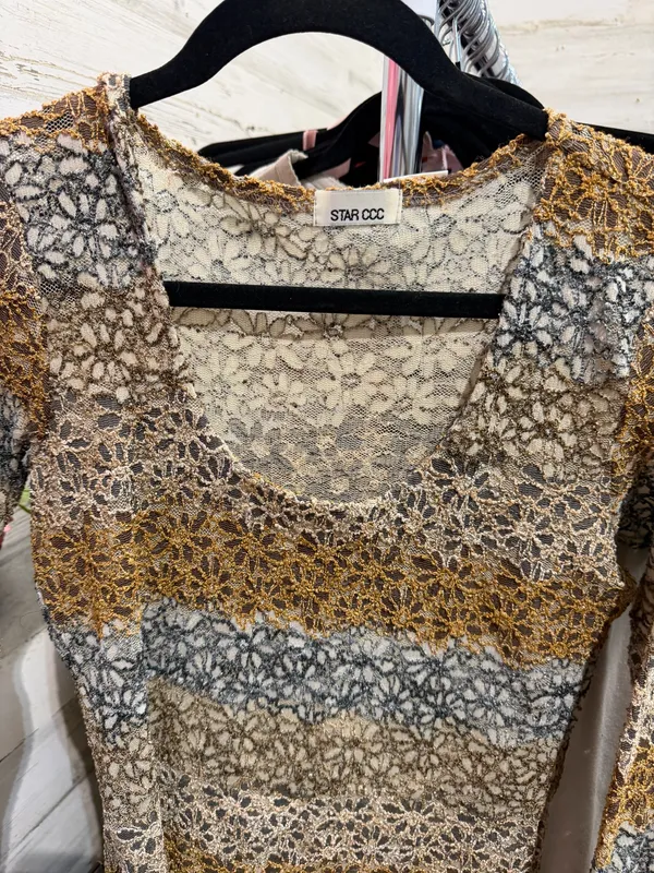 Vintage lace quarter sleeve top - Image 3