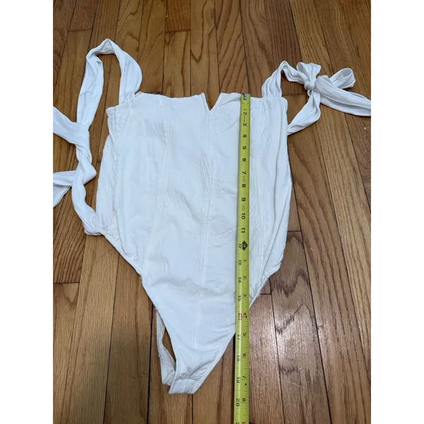 Free‎ People Lola White Crinkle Tie Shoulder Bodysuit Size Medium - Image 7