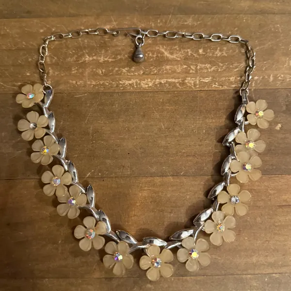 Vintage silver tone yellow Plumeria flowers necklace - Image 3