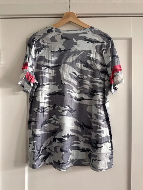 Grey Camo Pink Stripe Tee Gray Size XL - Image 3