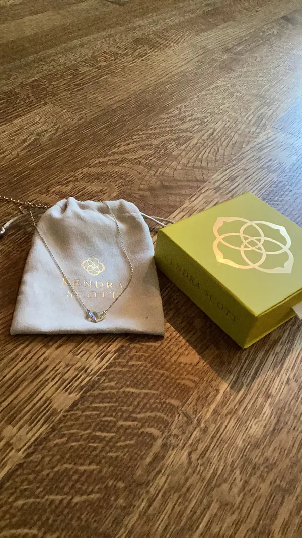 Kendra Scott gold iridescent heart Necklace - Image 4