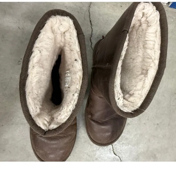 UGG Classic Short Leather Boot Women’s size 6‎ Winter Ski - Image 2