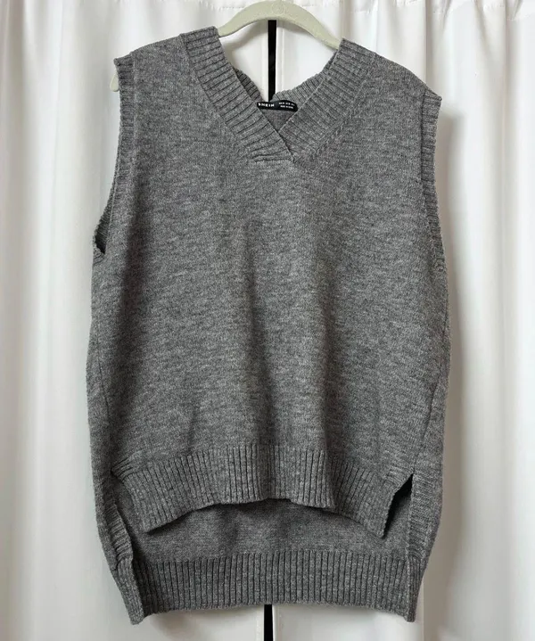 SheIn New  Solid Gray Oversized V-Neck Layering Sweater Vest Size Medium - Image 3