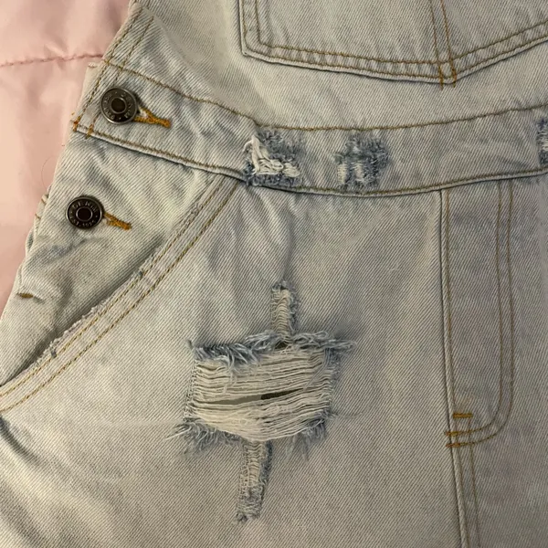 Glassons Denim light wash distressed overall shorts romper, size 8 boho casual - Image 9