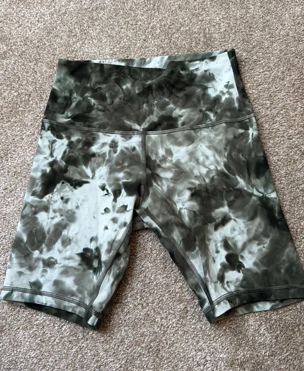 Lululemon Biker Shorts 4" - Image 3