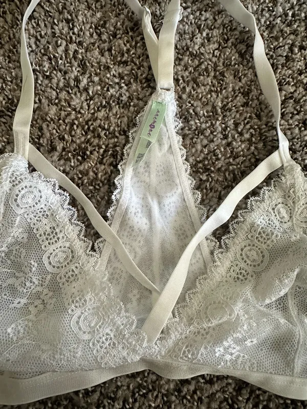 white lacy bralette - Image 2