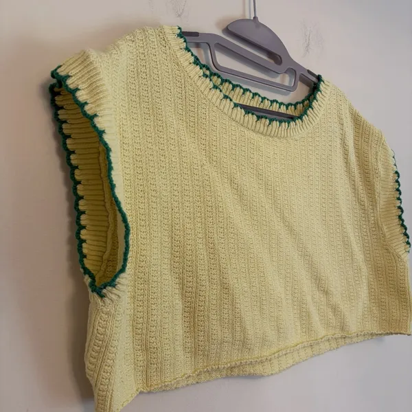 Idem Ditto M/L Cropped Knit Sweater Tank Top Yellow Green Scalloped Oversized‎ - Image 2