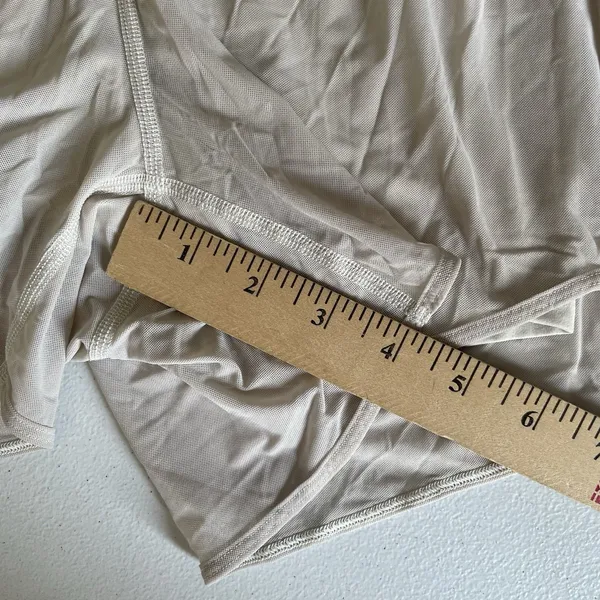 Lululemon Nulu Mesh High Rise Athletic shorts Beige Tan Lightweight Size 4 - Image 11
