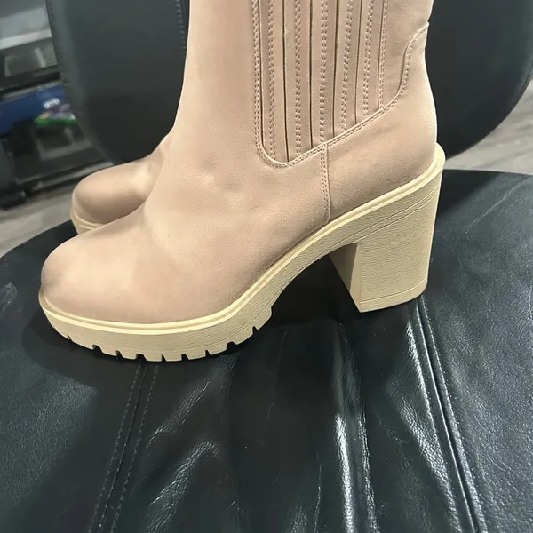 ZBY Women's Tan Ankle Boots SIZE 8.5 - Image 3