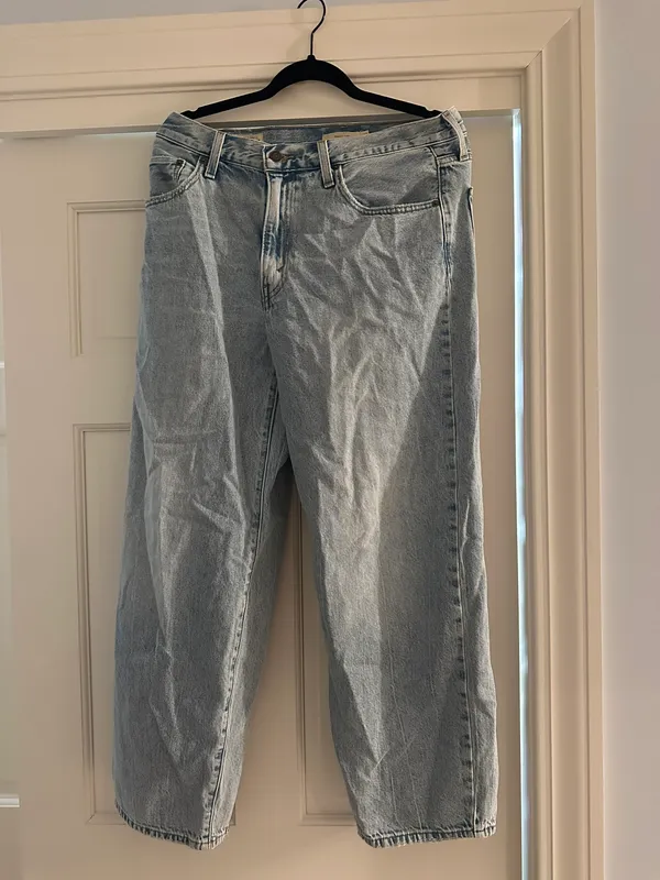 Levi’s Baggy Dad Light Wash Jeans - Image 3