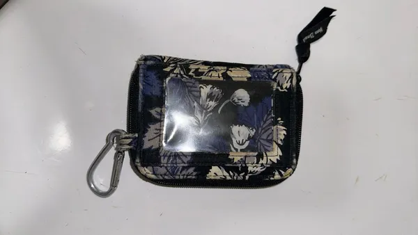 Vera Bradley Wallet Floral Quilted - Image 4