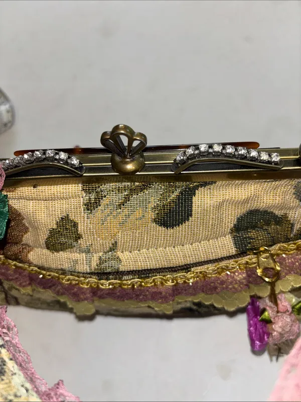 Vintage Victorian Style Floral Tapestry Purse Metal Clasp Frame Muxed Textures - Image 9
