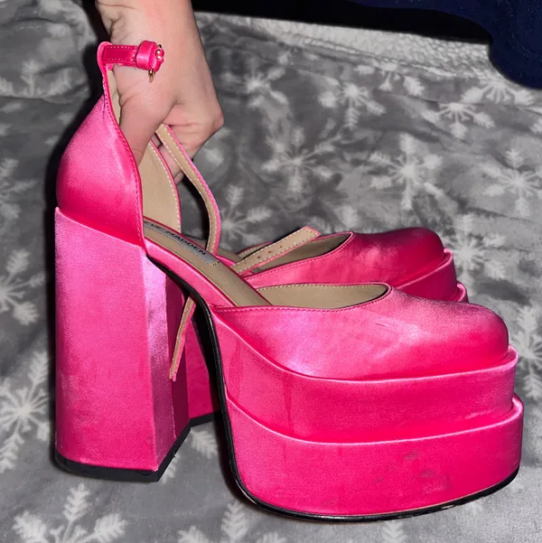 Steve Madden Pink Satin Heels - Image 4