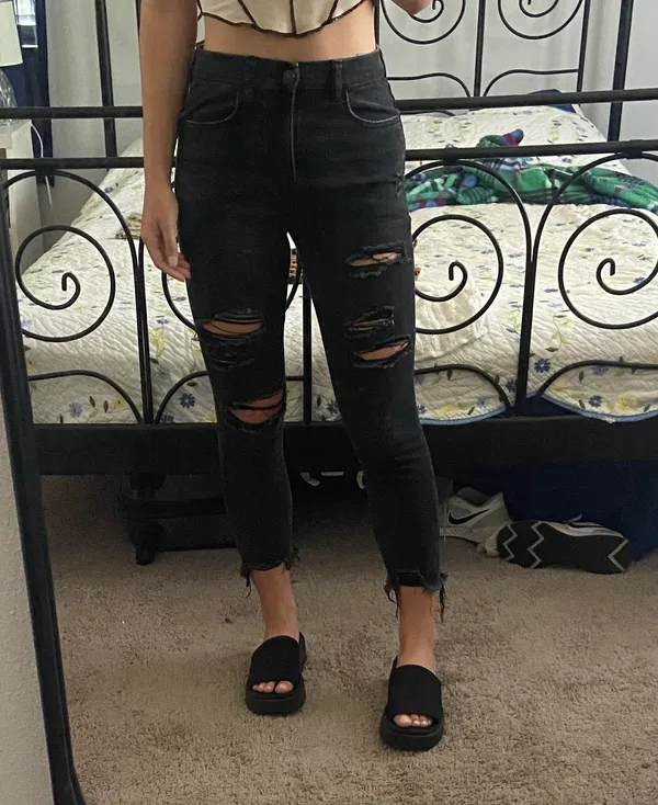 American Eagle Outfitters Black Ripped Jeans - Image 4
