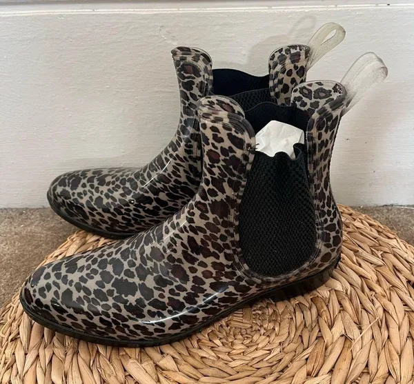 New Seven7 For All Mankind leopard print pointy toe Pull Tab Chelsea Rain Boots - Image 2