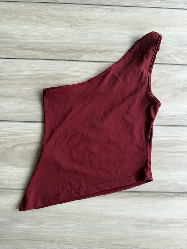 Edikted Knotted One Shoulder Asymmetric Top Maroon Small NWOT - Image 7