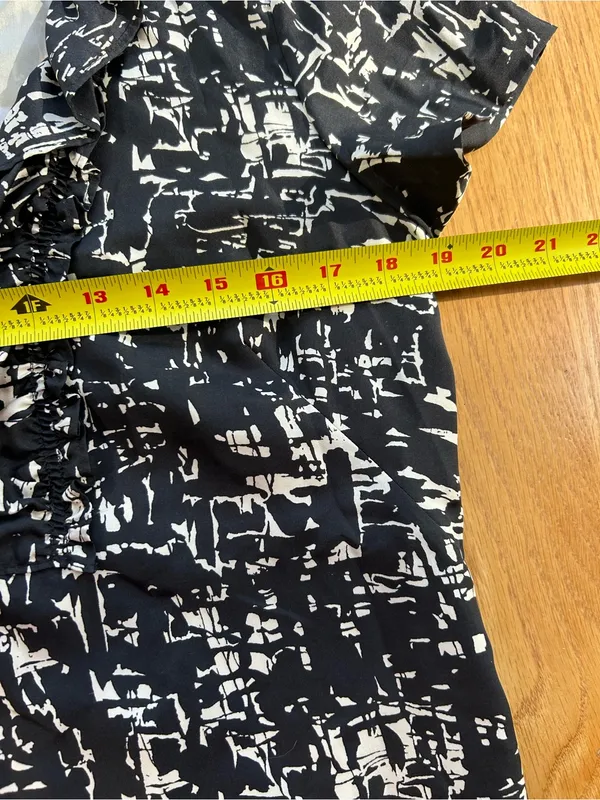 J. Crew 100% Silk‎ Abstract Print Ruffle Dress Size 8 Black White Shift - Image 8