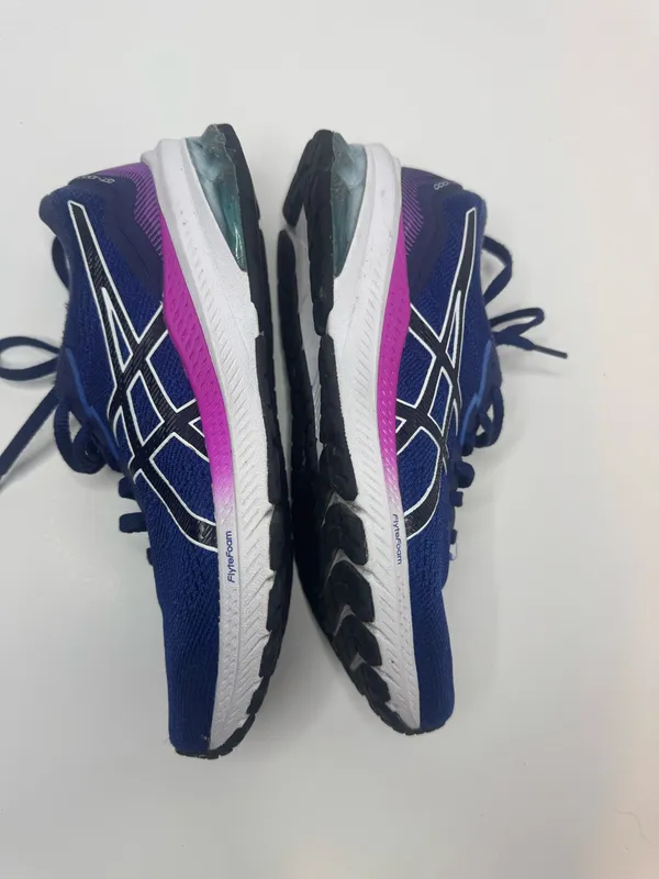 Asics GT -1000 Running Shoes Size 6  - Image 6