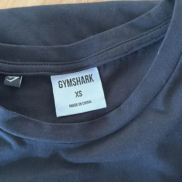 Gymshark Womens TRAINING shirt EUC - Image 5