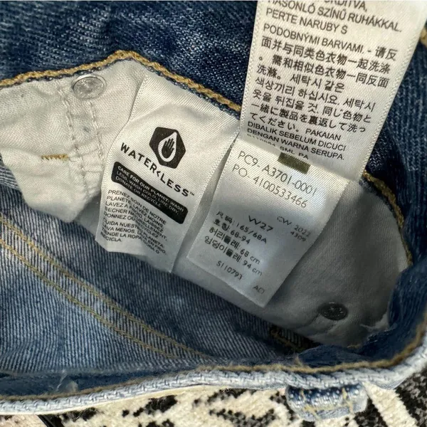 NWT Levi’s SilverTab Distressed High Rise Mom Shorts size 27 NEW - Image 12
