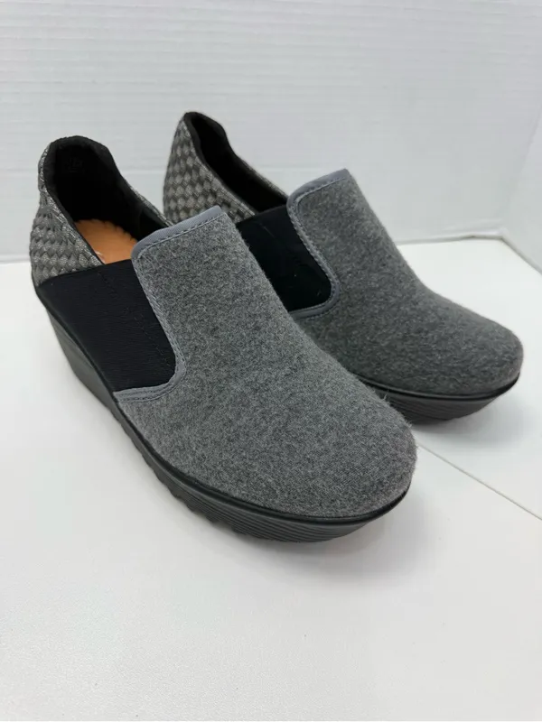 bernie mev. Gray and Black Slip-On Wedge Sneakers size 37 - Image 5