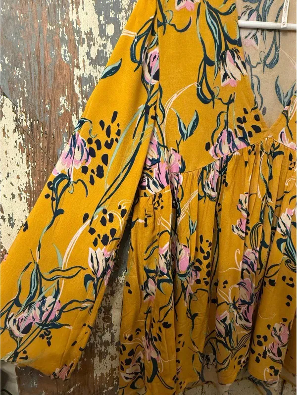 Free People Bella Gold Yellow Floral print tunic top size XS - Image 3